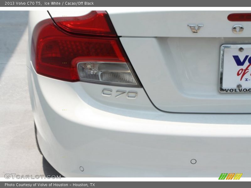 Ice White / Cacao/Off Black 2013 Volvo C70 T5