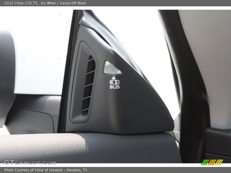 Ice White / Cacao/Off Black 2013 Volvo C70 T5