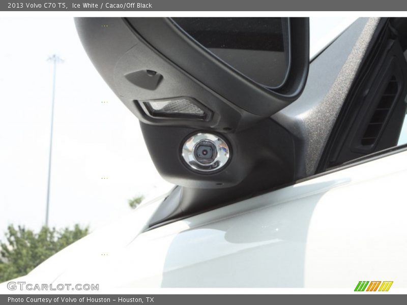 Ice White / Cacao/Off Black 2013 Volvo C70 T5