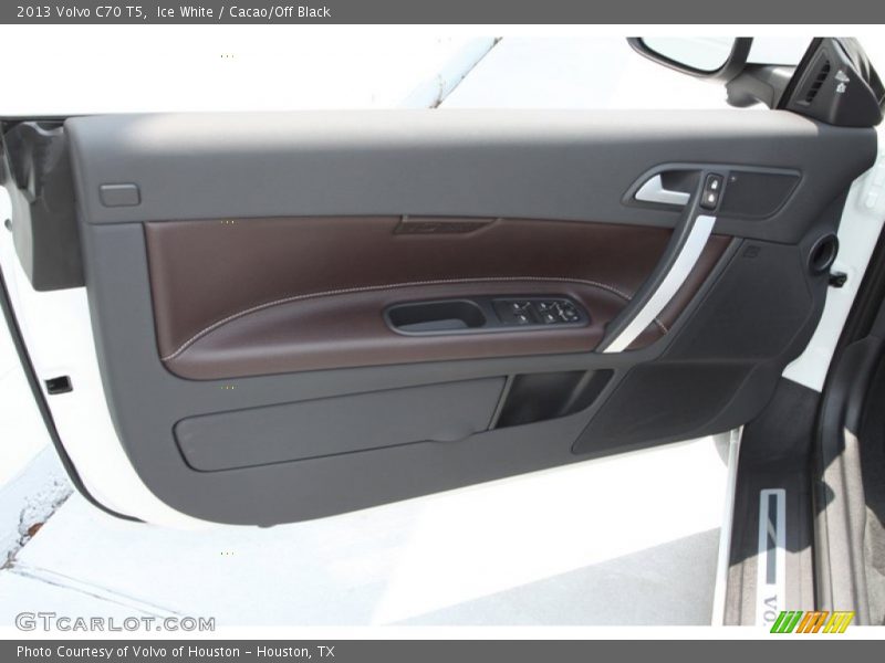Ice White / Cacao/Off Black 2013 Volvo C70 T5