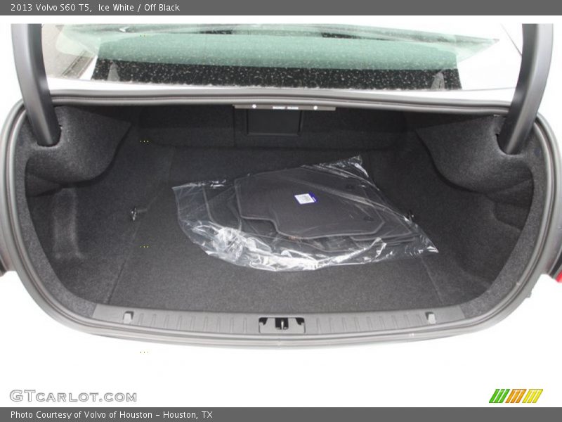 Ice White / Off Black 2013 Volvo S60 T5