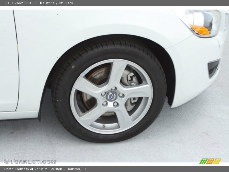 Ice White / Off Black 2013 Volvo S60 T5