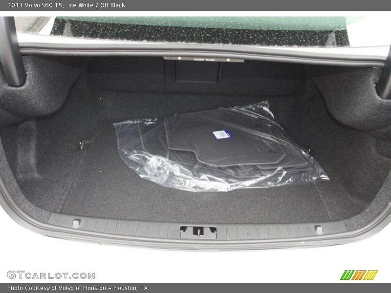 Ice White / Off Black 2013 Volvo S60 T5