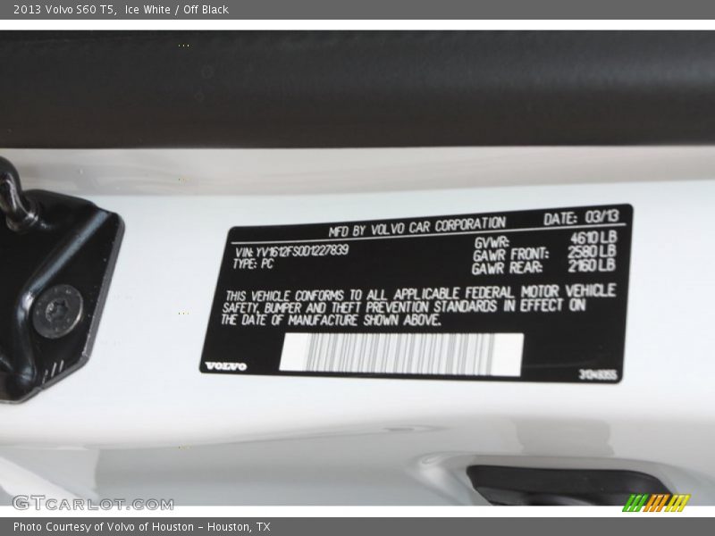 Ice White / Off Black 2013 Volvo S60 T5