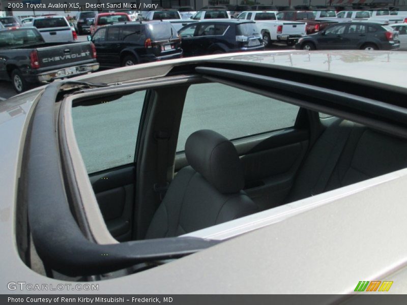 Desert Sand Mica / Ivory 2003 Toyota Avalon XLS