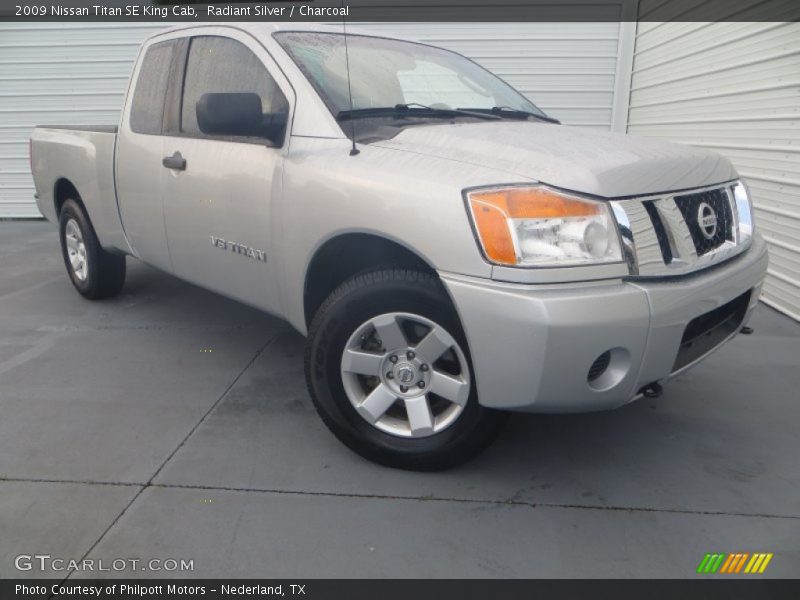 Radiant Silver / Charcoal 2009 Nissan Titan SE King Cab