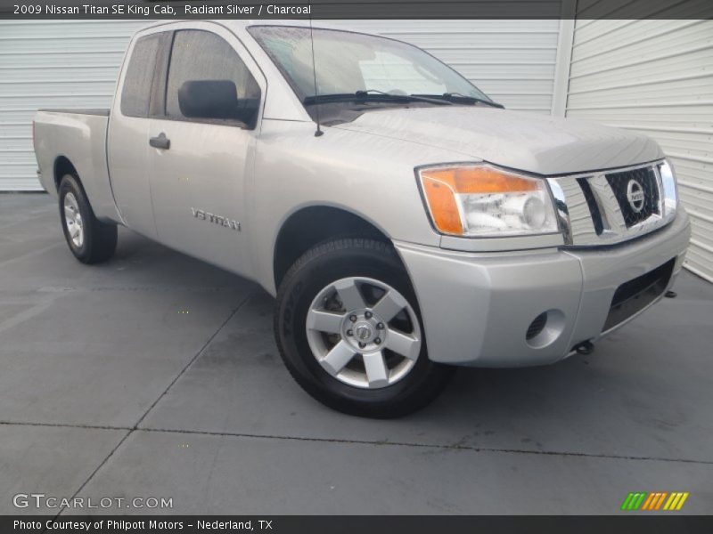 Radiant Silver / Charcoal 2009 Nissan Titan SE King Cab