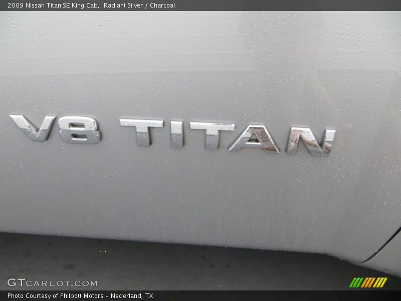 Radiant Silver / Charcoal 2009 Nissan Titan SE King Cab