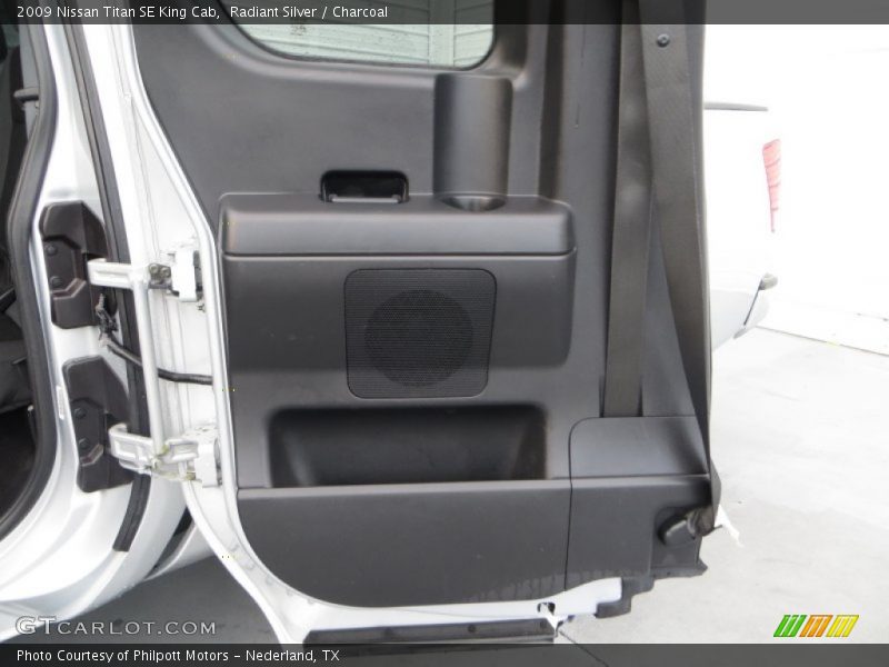 Radiant Silver / Charcoal 2009 Nissan Titan SE King Cab
