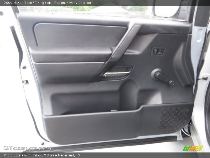 Radiant Silver / Charcoal 2009 Nissan Titan SE King Cab
