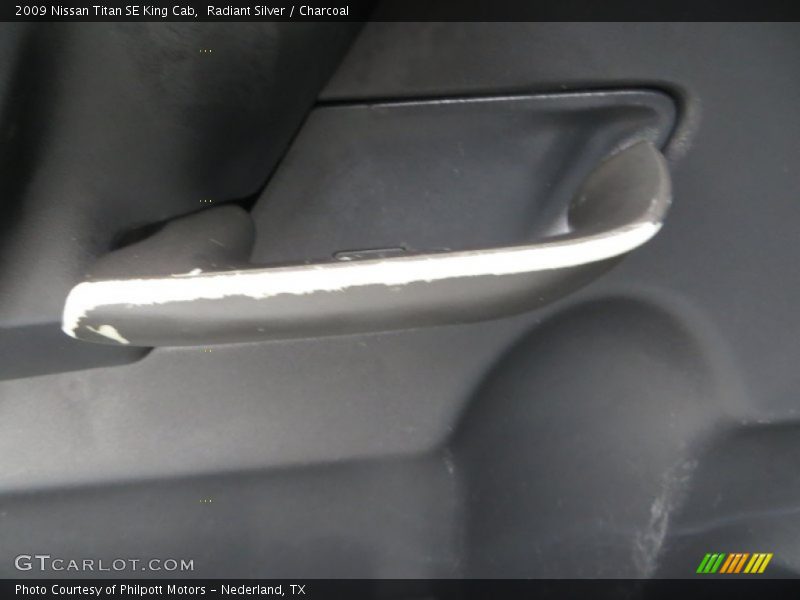 Radiant Silver / Charcoal 2009 Nissan Titan SE King Cab