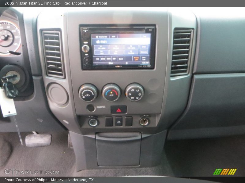 Radiant Silver / Charcoal 2009 Nissan Titan SE King Cab