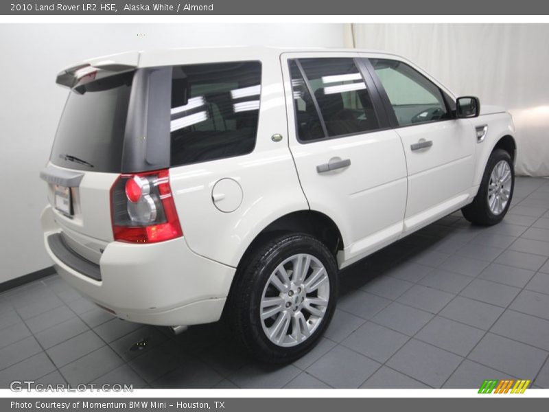 Alaska White / Almond 2010 Land Rover LR2 HSE