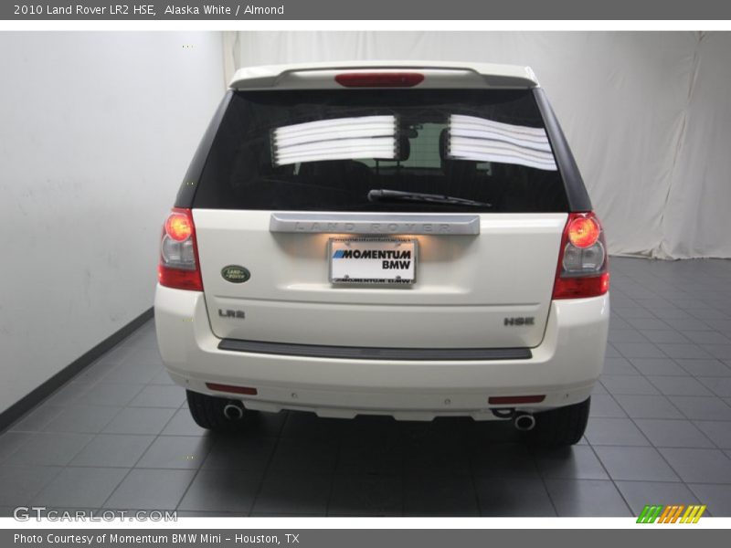 Alaska White / Almond 2010 Land Rover LR2 HSE