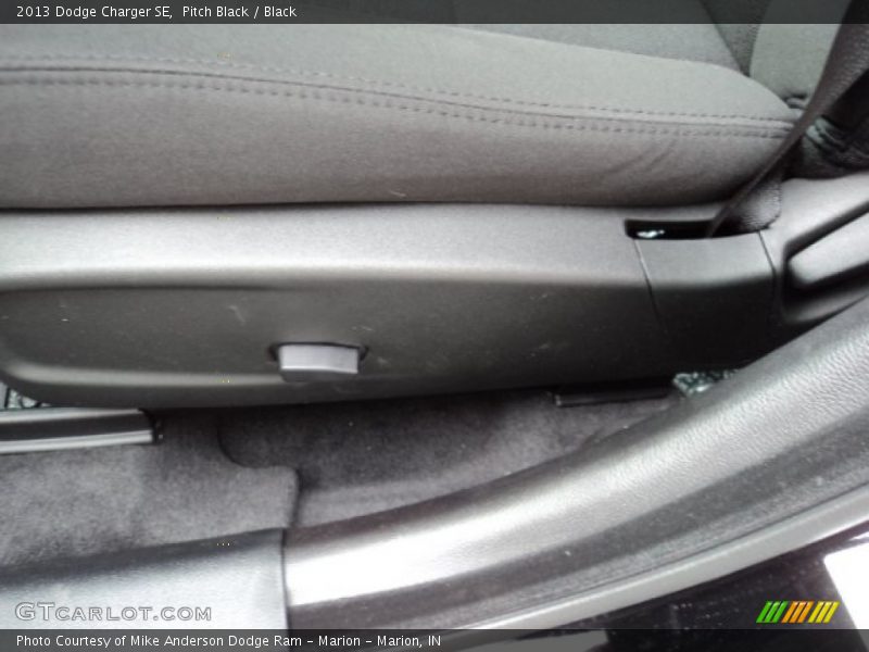 Pitch Black / Black 2013 Dodge Charger SE