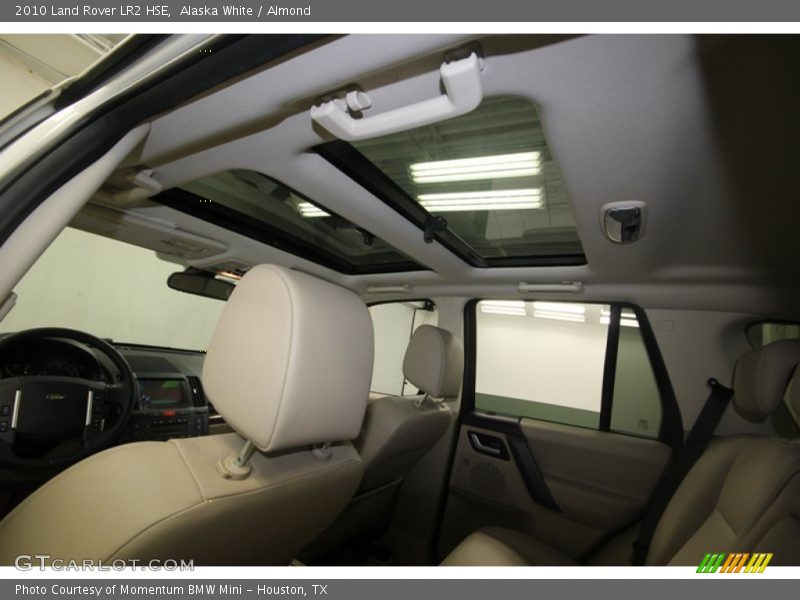 Alaska White / Almond 2010 Land Rover LR2 HSE