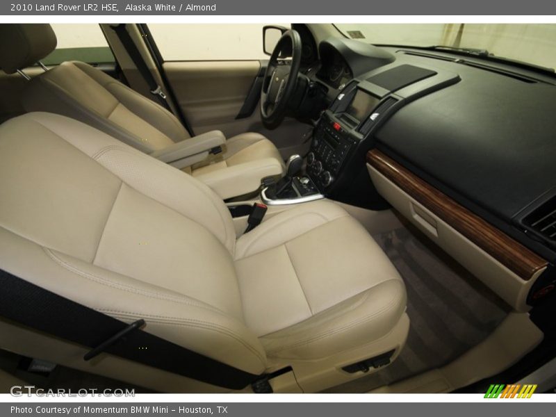 Alaska White / Almond 2010 Land Rover LR2 HSE