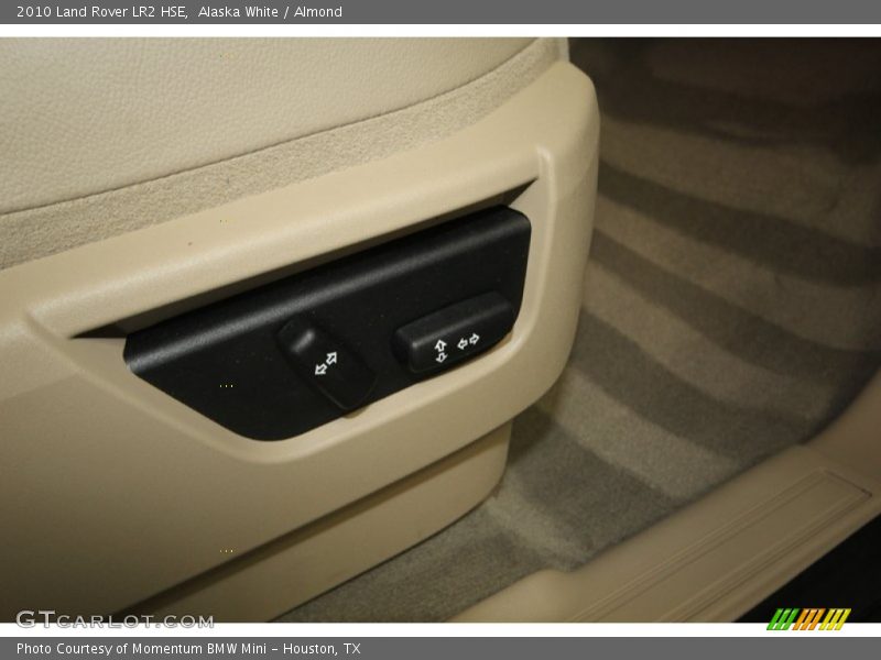 Alaska White / Almond 2010 Land Rover LR2 HSE