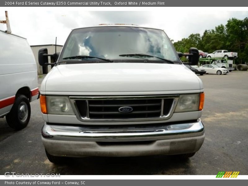 Oxford White / Medium Flint 2004 Ford E Series Cutaway E350 Commercial Utility Truck