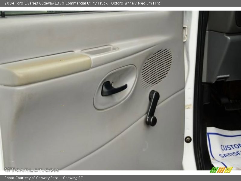 Oxford White / Medium Flint 2004 Ford E Series Cutaway E350 Commercial Utility Truck