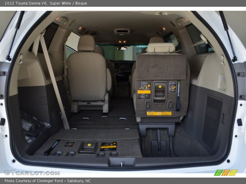 Super White / Bisque 2013 Toyota Sienna V6
