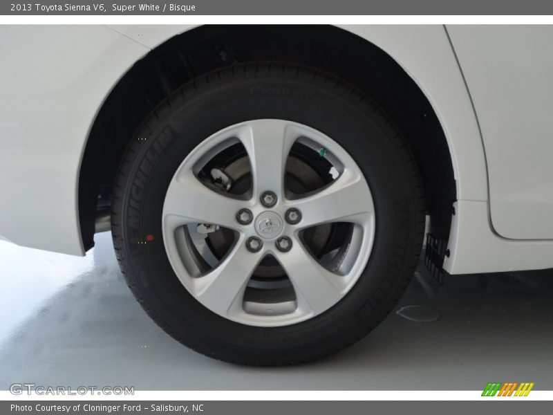 Super White / Bisque 2013 Toyota Sienna V6