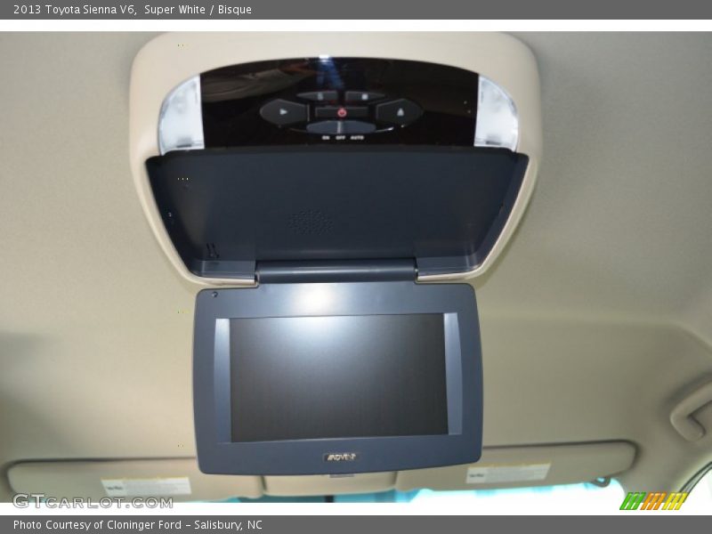 Super White / Bisque 2013 Toyota Sienna V6