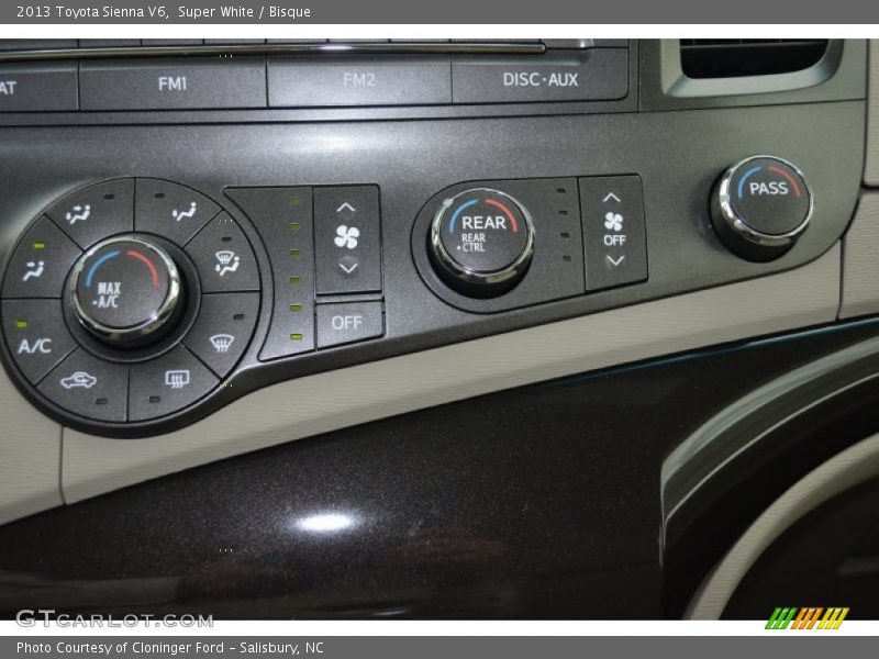 Super White / Bisque 2013 Toyota Sienna V6