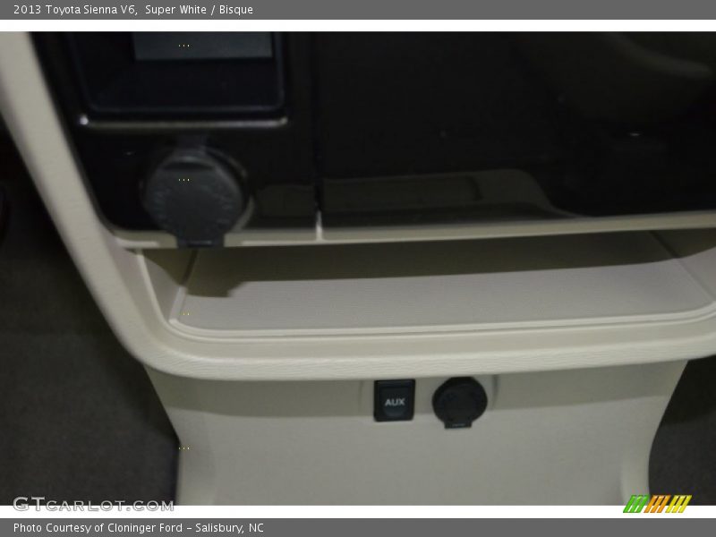 Super White / Bisque 2013 Toyota Sienna V6