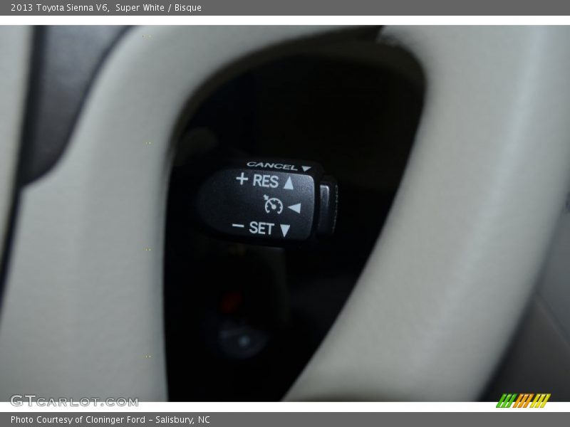 Super White / Bisque 2013 Toyota Sienna V6