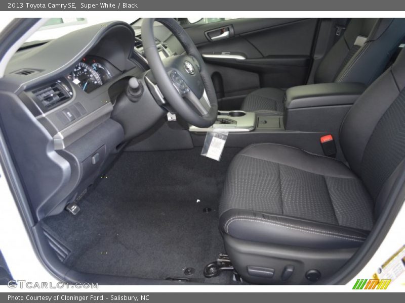 Super White / Black 2013 Toyota Camry SE