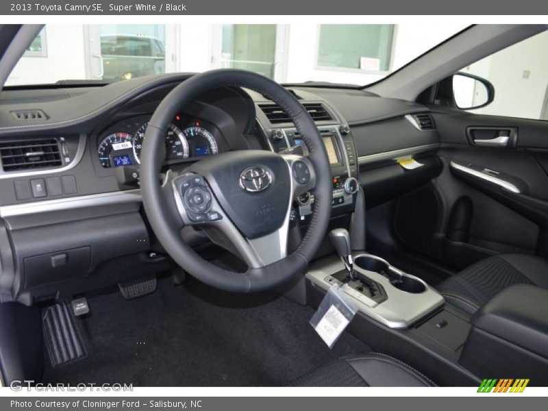 Super White / Black 2013 Toyota Camry SE