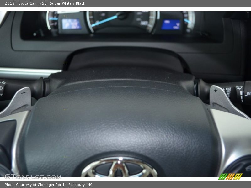 Super White / Black 2013 Toyota Camry SE