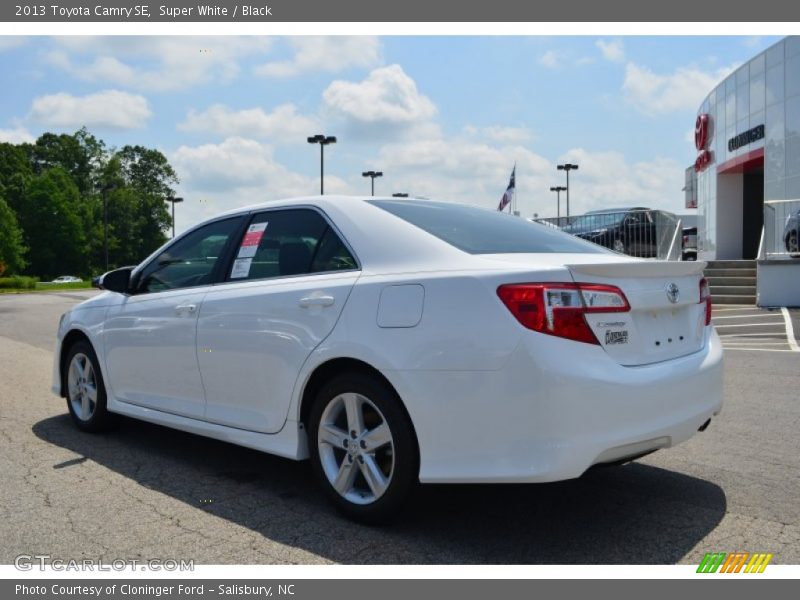 Super White / Black 2013 Toyota Camry SE