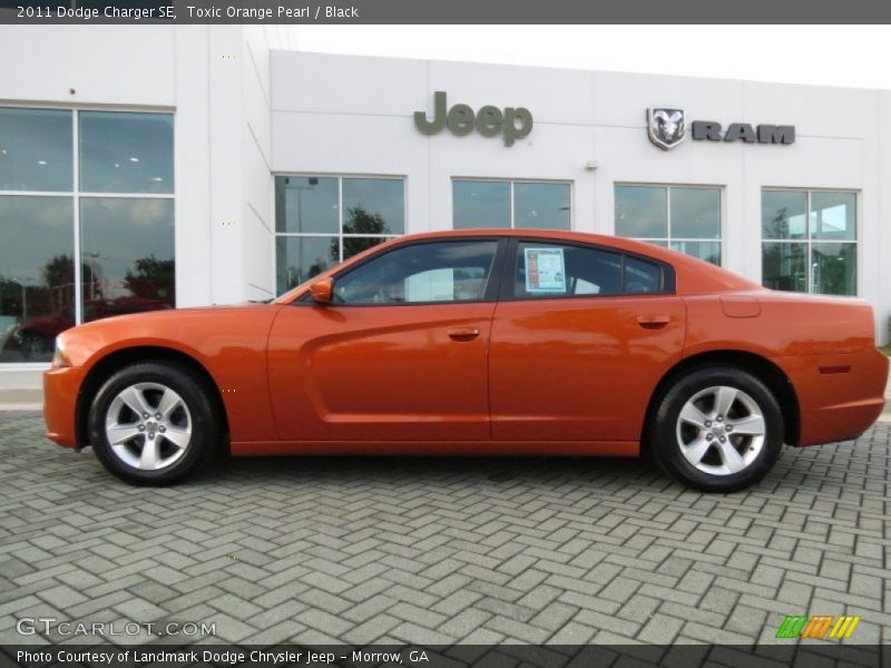 Toxic Orange Pearl / Black 2011 Dodge Charger SE