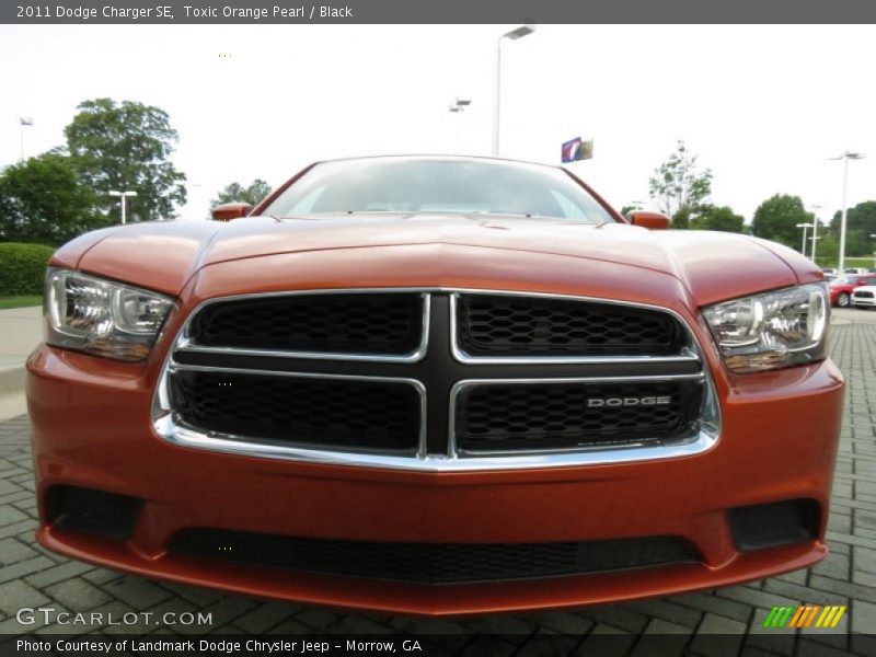 Toxic Orange Pearl / Black 2011 Dodge Charger SE