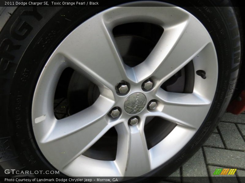 Toxic Orange Pearl / Black 2011 Dodge Charger SE