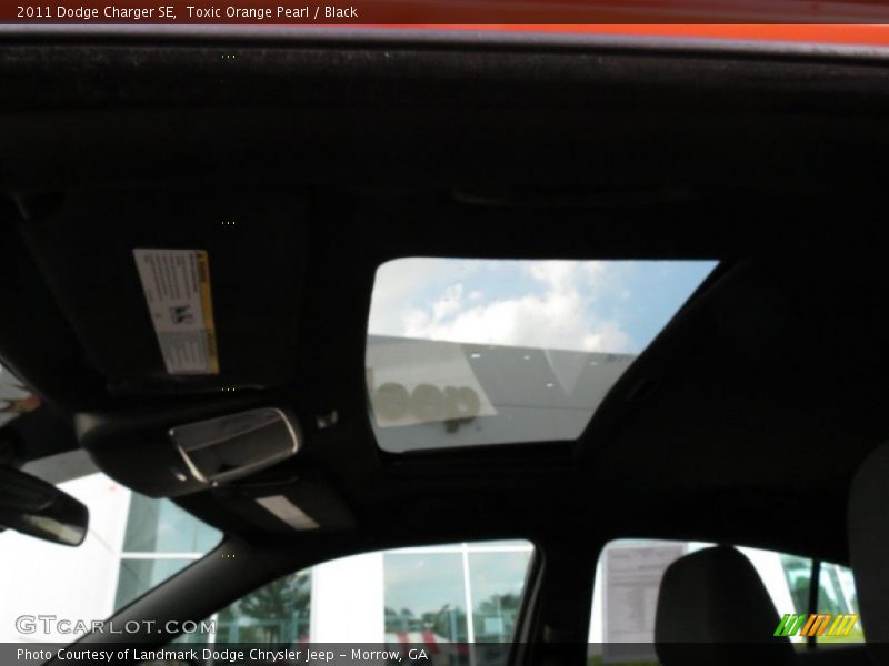 Toxic Orange Pearl / Black 2011 Dodge Charger SE
