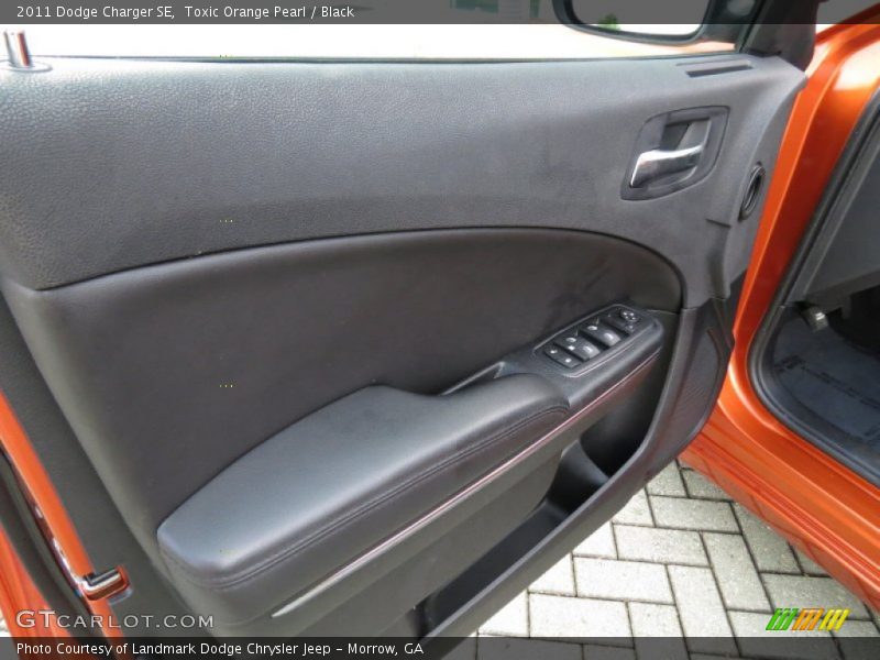 Toxic Orange Pearl / Black 2011 Dodge Charger SE