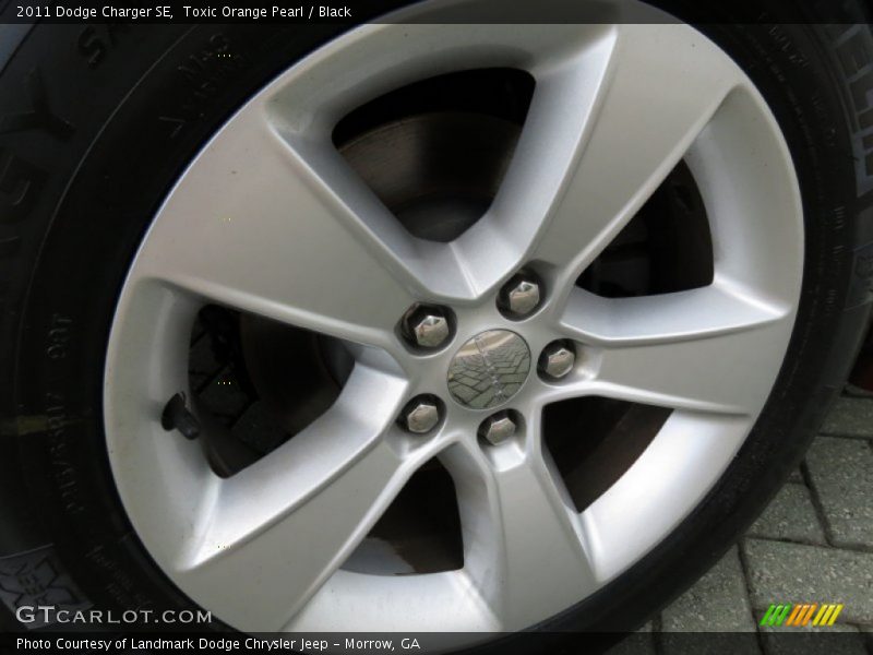 Toxic Orange Pearl / Black 2011 Dodge Charger SE