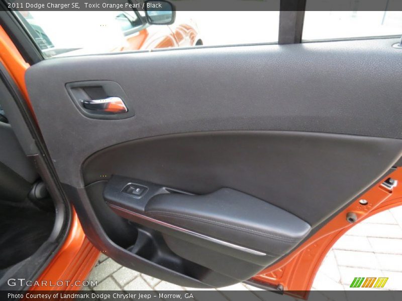 Toxic Orange Pearl / Black 2011 Dodge Charger SE