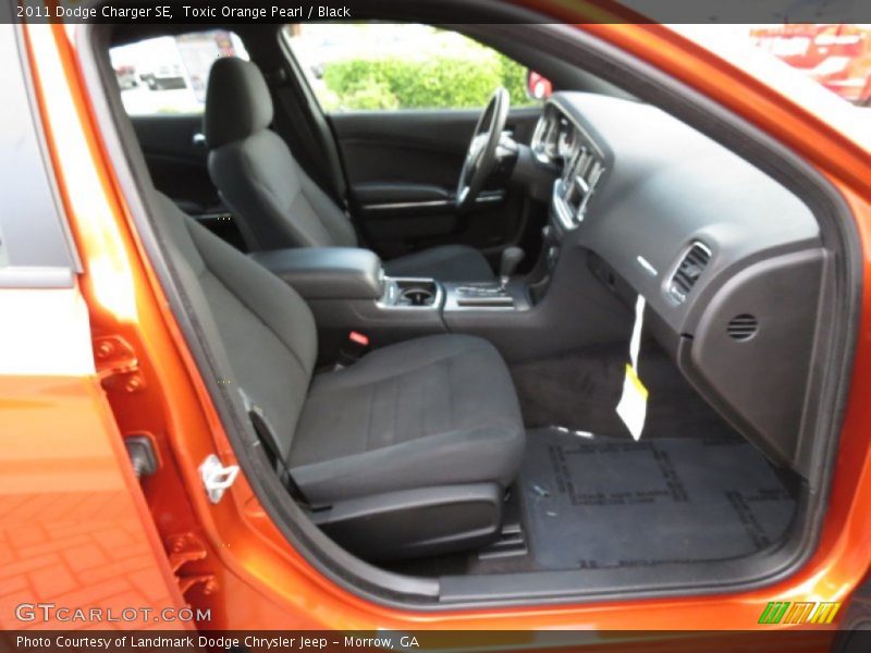 Toxic Orange Pearl / Black 2011 Dodge Charger SE