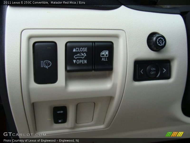 Controls of 2011 IS 250C Convertible