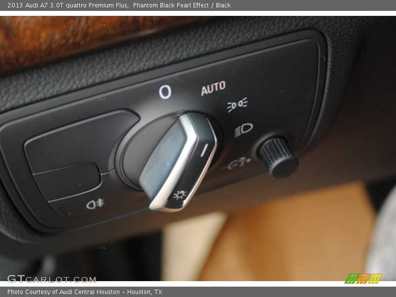 Controls of 2013 A7 3.0T quattro Premium Plus