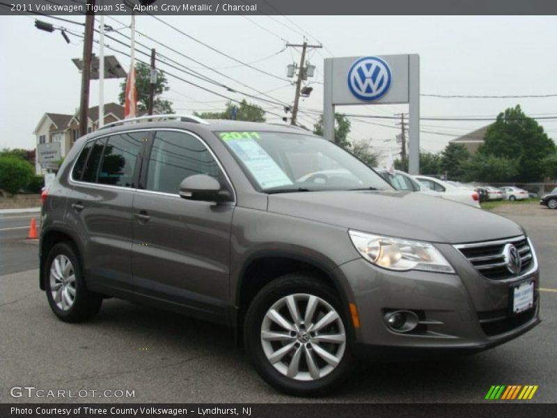 Alpine Gray Metallic / Charcoal 2011 Volkswagen Tiguan SE