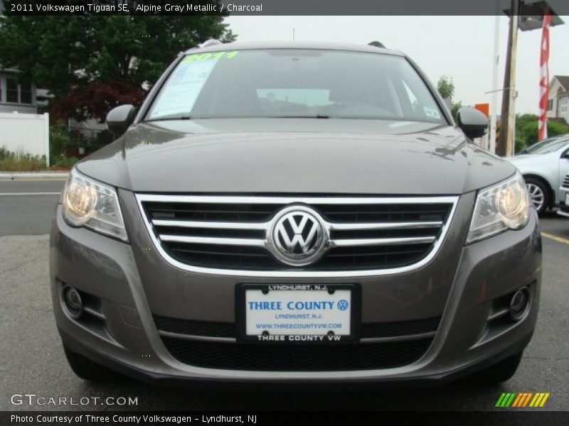 Alpine Gray Metallic / Charcoal 2011 Volkswagen Tiguan SE