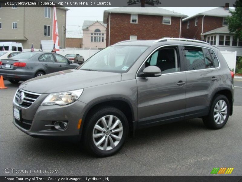 Alpine Gray Metallic / Charcoal 2011 Volkswagen Tiguan SE