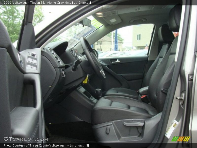 Alpine Gray Metallic / Charcoal 2011 Volkswagen Tiguan SE