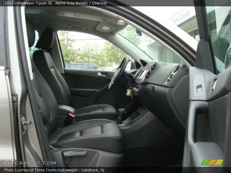 Alpine Gray Metallic / Charcoal 2011 Volkswagen Tiguan SE