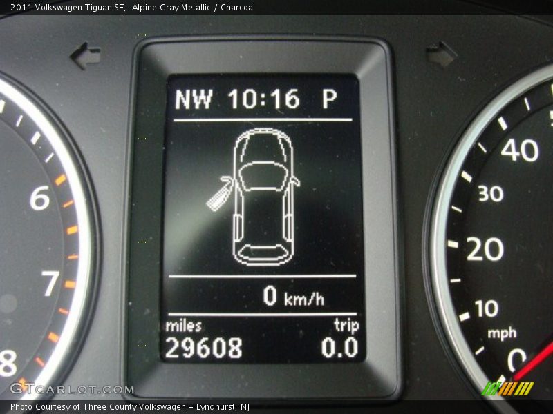 Alpine Gray Metallic / Charcoal 2011 Volkswagen Tiguan SE